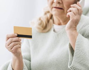 Posso pagar a fatura do cartão de crédito com outro cartão?